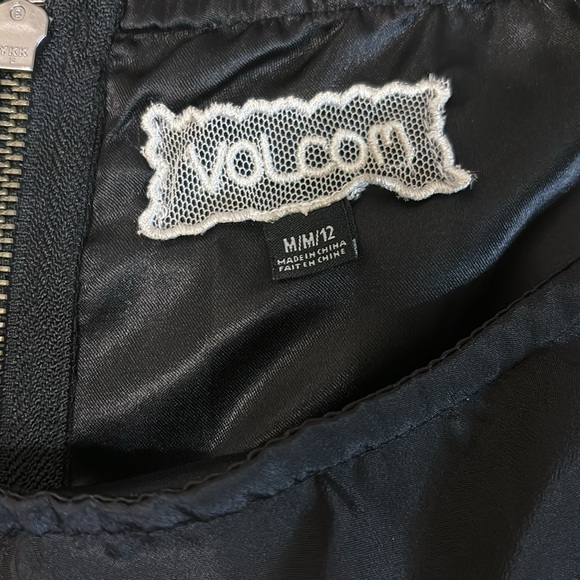 VOLCOM PARTY OF DOTS ONE SHOULDER BLACK DRESS SIZE M/12 - Picture 4 of 12